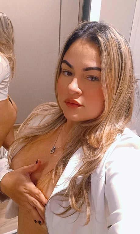 MASSOTERAPEUTA LARA TANTRA E NURU
