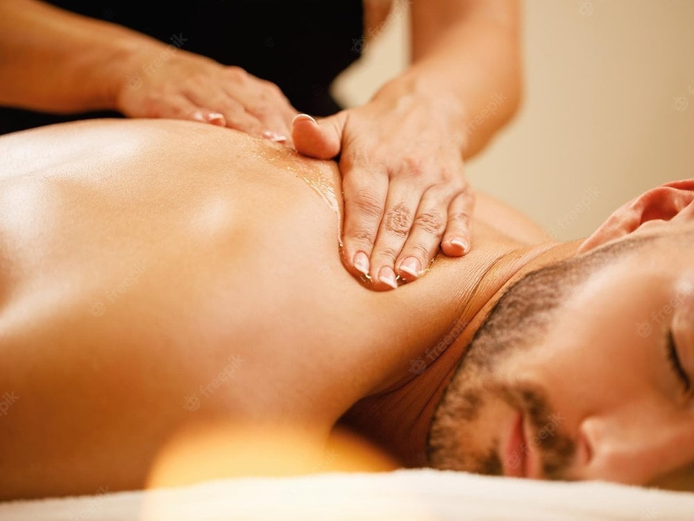 Polyana Massoterapeuta - Massagem Relaxante e Tântrica Massagem