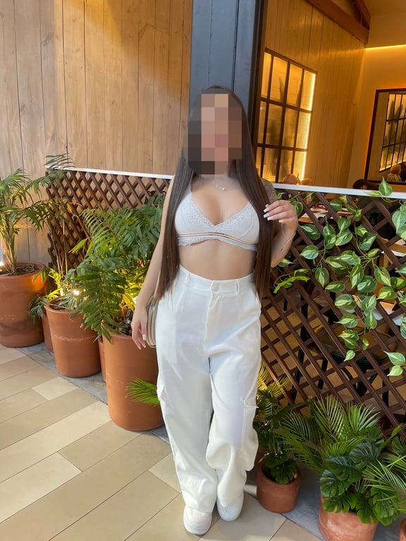 Lívia Andrade Massagista - formada há 4 anos Massagem nuru