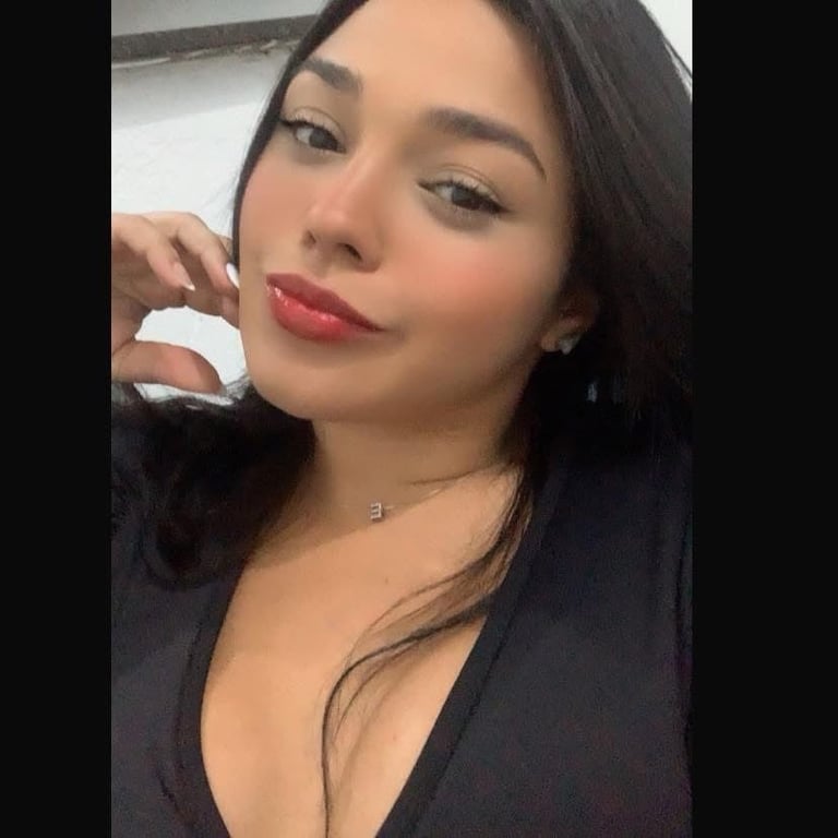 Athena massagista, meiga e carinhosa 