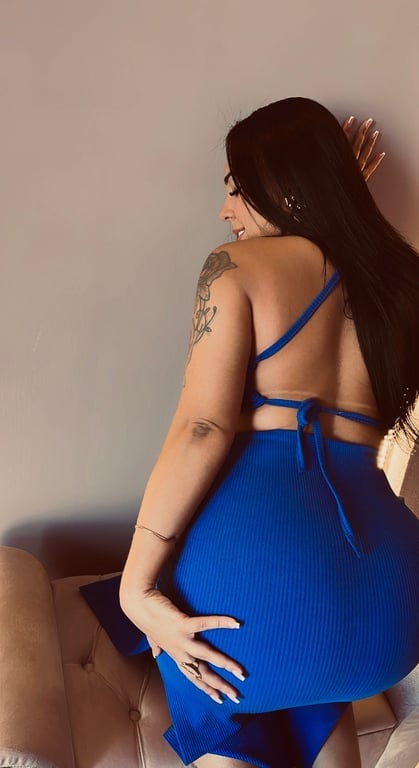 Ayla Ferraz - A sua felicidade pode estar mais perto do que imagina. Massagem sensual em