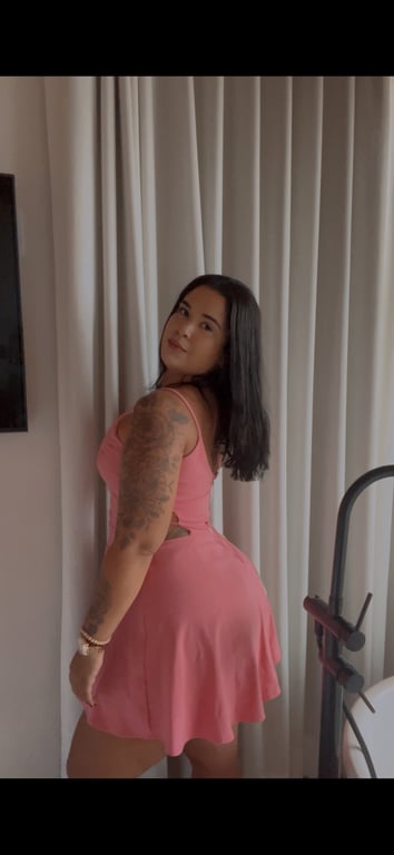 Aline - professora de nuru Massagem