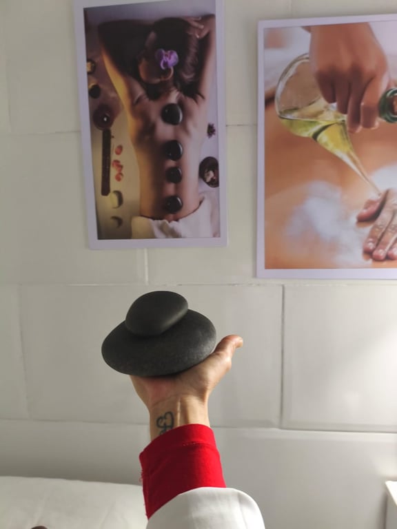 Terapeuta Cris Massagem terapêutica e relaxante Massagem sensual em