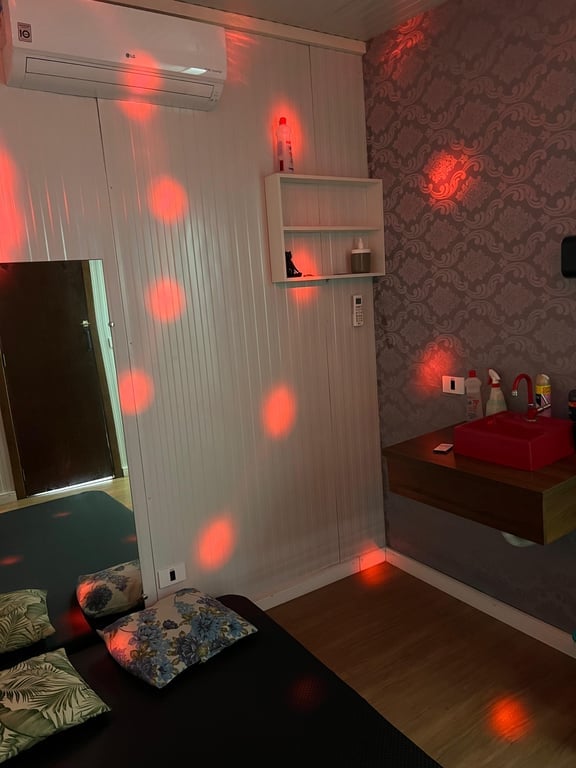 DEEP THERAPY - TRABALHE CONOSCO Massagem sensual em