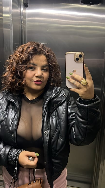 Sarah Narah - Tântrica, Especialista em Nuru, Shibari e Dominação Massagista em