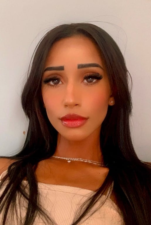 Ayla- massagista sensual e de técnicas terapêuticas Massagem