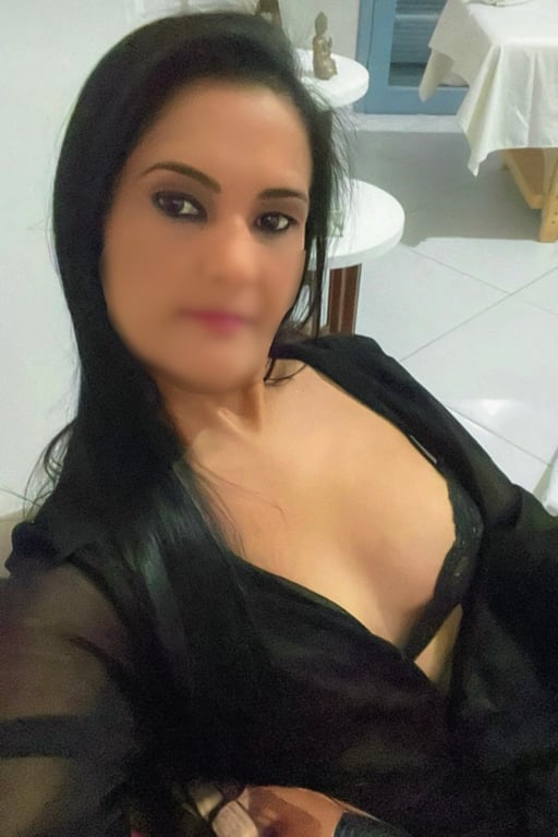 Meg Diniz - Intimidade Somática Massagem nuru