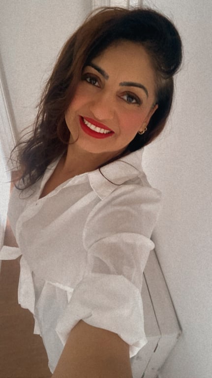 Marcela Massoterapeuta - Massagem Relaxante e Nuru Massagem