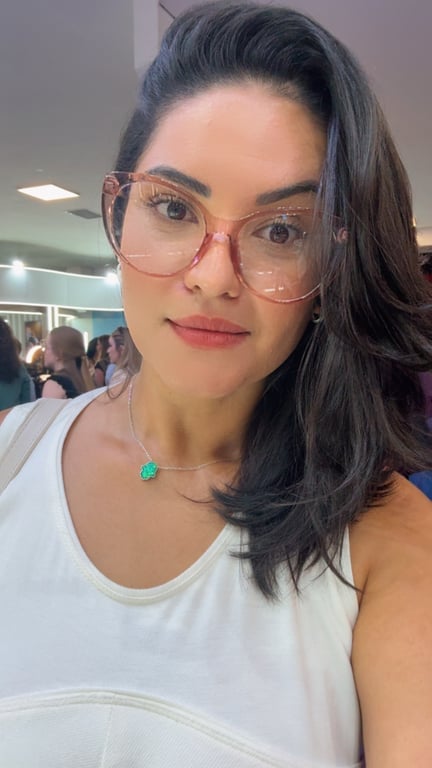 Joyce Ferraz Massoterapeuta especialista em Técnica Nuru/Sensitiva 