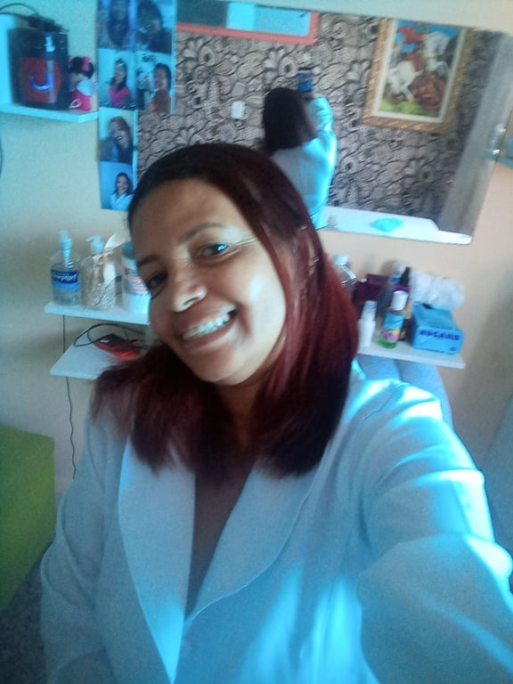 Ana massoterapeuta massagem humanizada 
