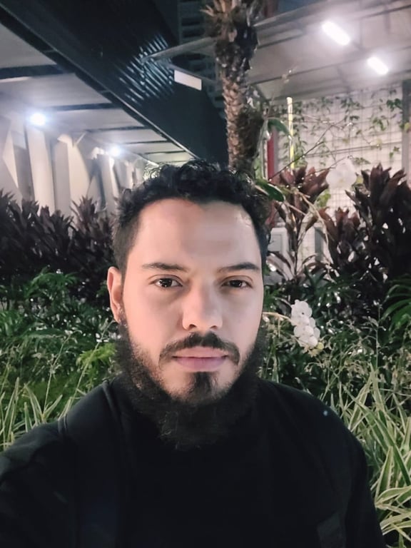Felipe - Terapeuta Tântrico e Energético Massagem nuru em