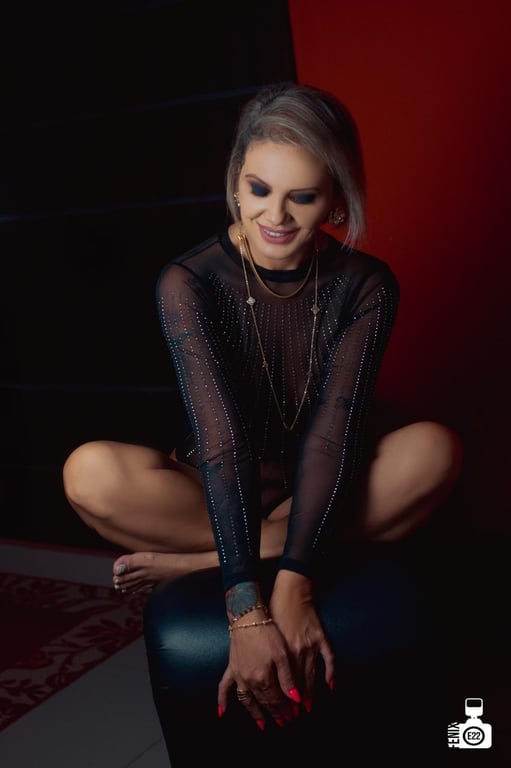 Mel Loira - Massagem com Dedinhos atrevidos e muito mais Massagem