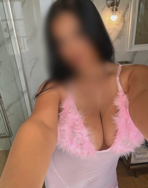 Sabrina massagista especialista em Nuru e relaxante Massagem