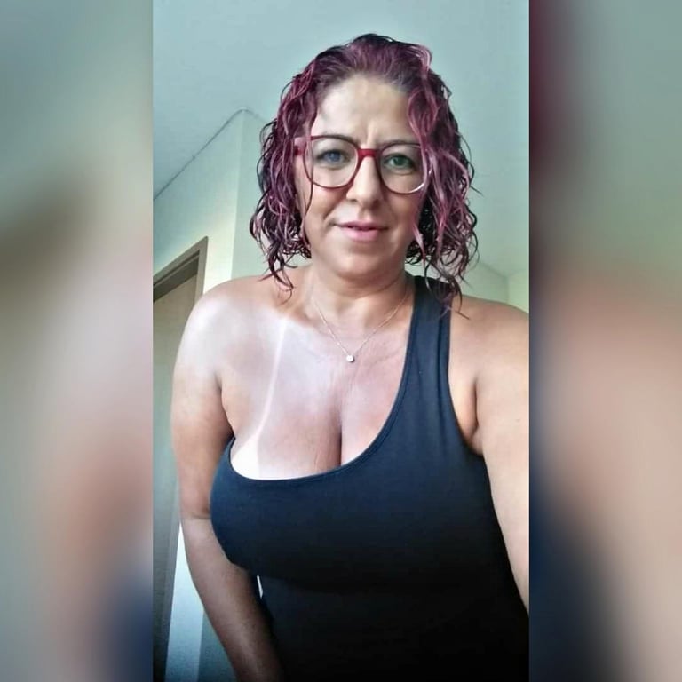 Sheila Massagista- Experiência nas modalidades relaxante e desportiva Massagem nuru em