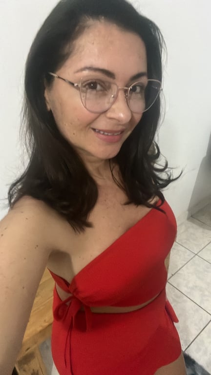 Jenna Terapeuta viver com massagem é viver melhor Massagista