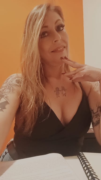 Terapeuta Caroline Massagens terapêuticas e relaxantes. Massagem