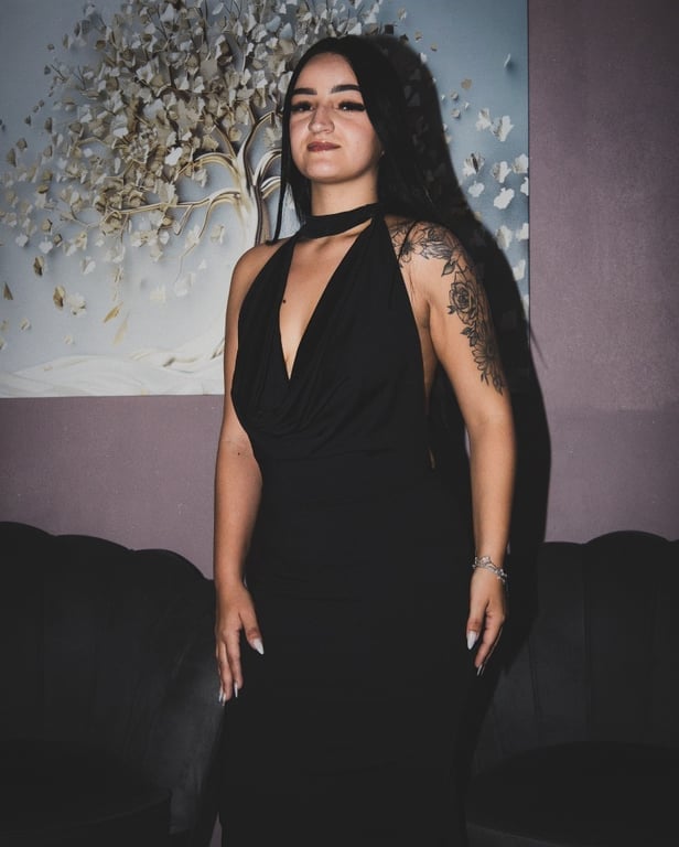 Jade - PROMOÇÃO fim do mês, atendimento até as 22 hrs, consulte! Massagem nuru em