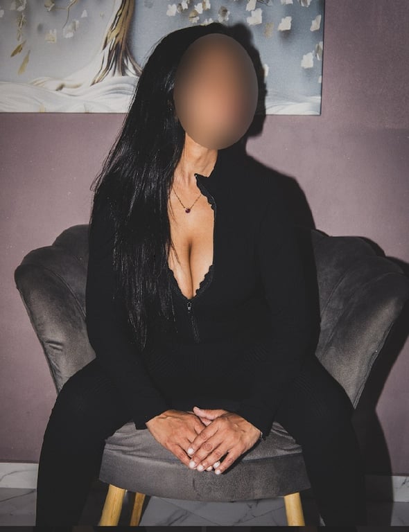 Paula Milf - Te entrego além do convencional, vem esquentar seu dia! Massagem em