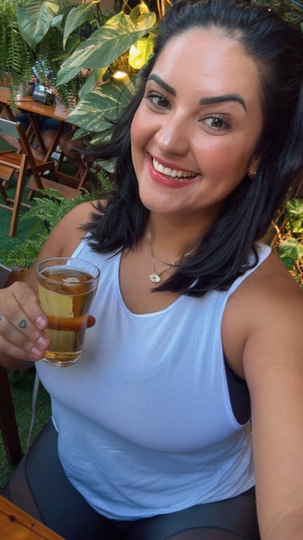 Joyce Ferraz Massoterapeuta especialista em Técnica Nuru/Sensitiva Massagista