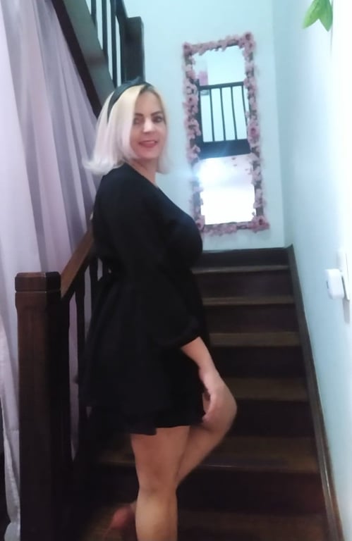 Nandini, terapeuta tântrica,massagem nuru, diversas modalidades 