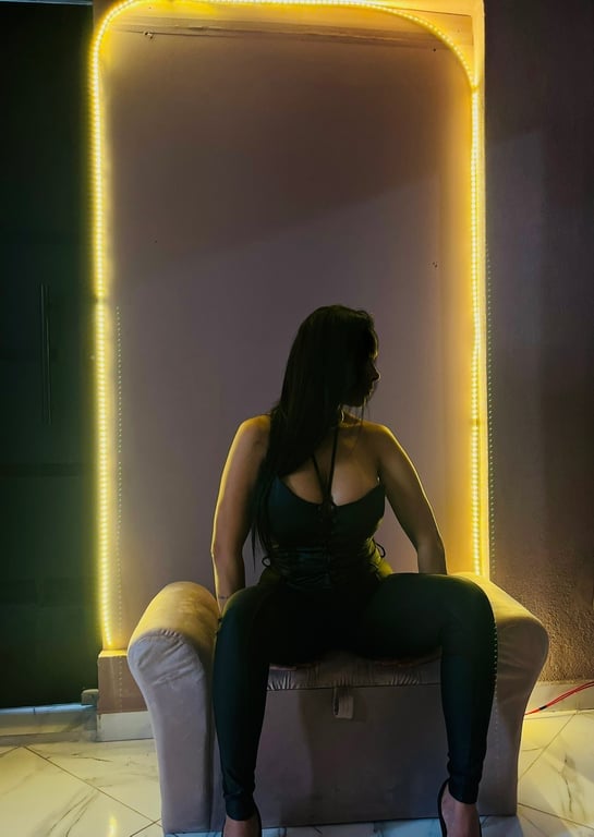 Paula Milf - Primeira vez na cidade.