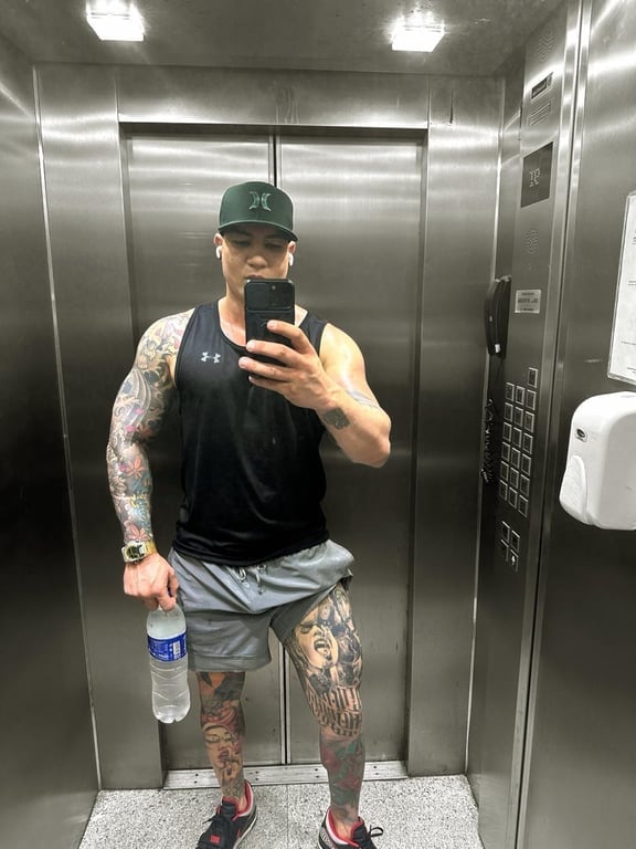 Terapeuta Julian Massagem nuru em