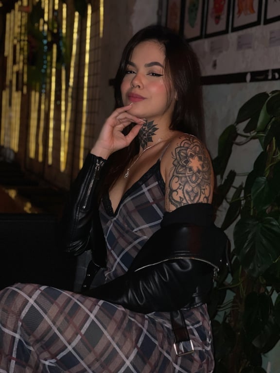 Thais “Sensações que Despertam – Massagem Relaxante e Envolvente Massagem nuru