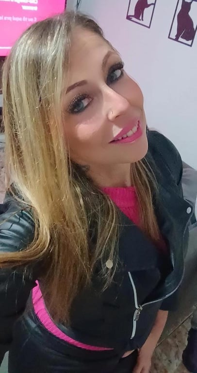 Terapeuta Caroline Massagem terapêutica e relaxante Massagem