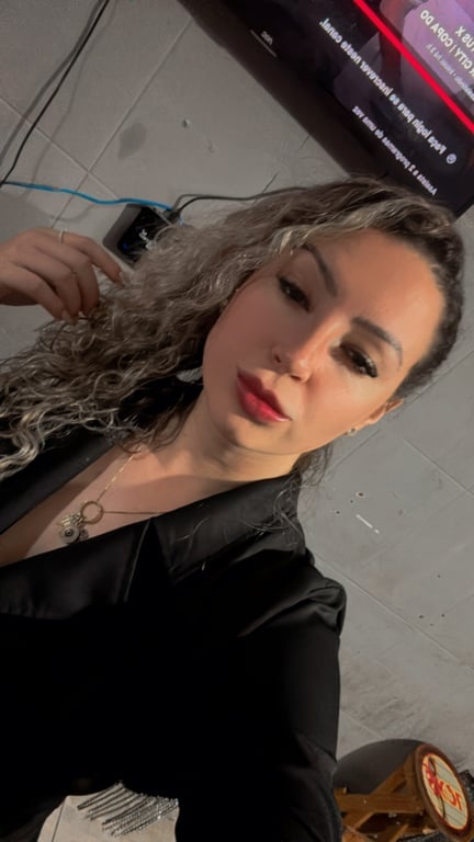 Alice Ferraz venha para meu mundo das massagens. Massagem tântrica