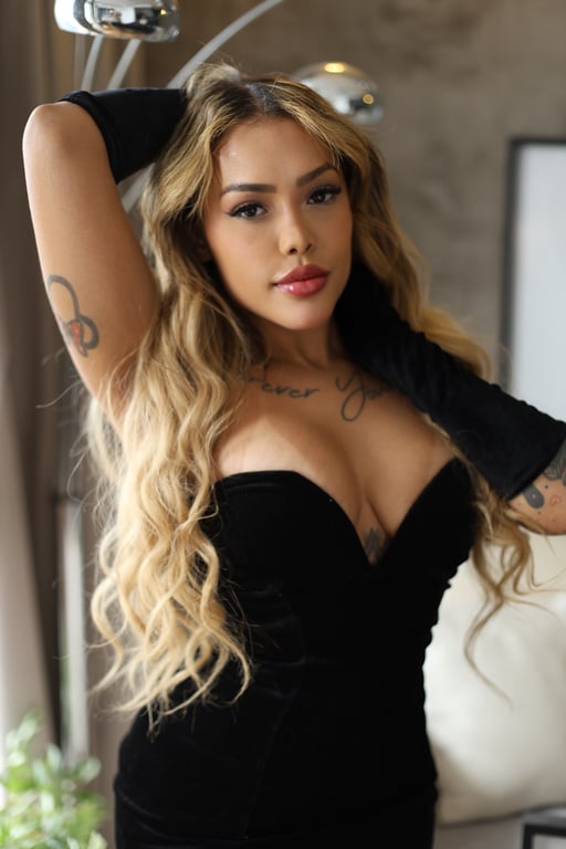 Aline - Cada momento uma forma intensa! Massagem sensual em