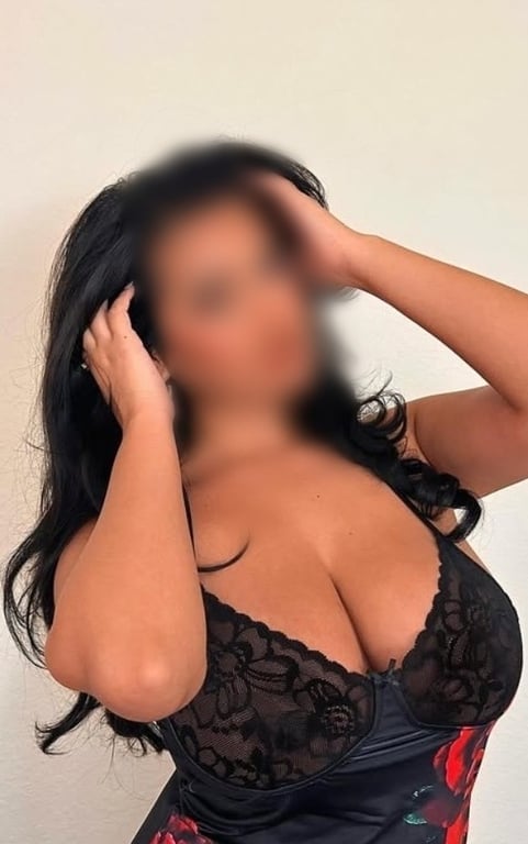 Sabrina massagista especialista em Nuru e relaxante Massagem