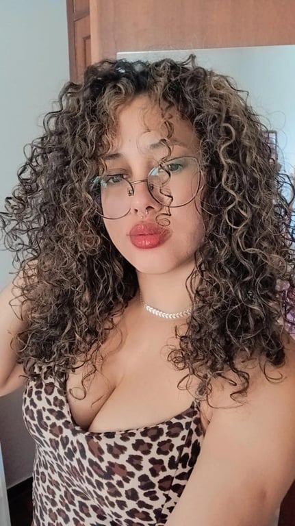  Terapeuta Fernanda O poder do toque que acalma e seduz Massagem sensual em