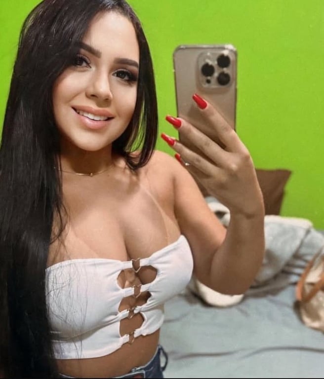 Mirella- Dedicada em te proporcionar bons momentos. 