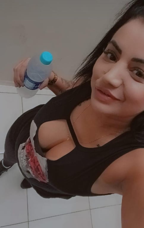 Roberta Ferraz - Experiência única de cuidado e relaxamento Massagem tântrica