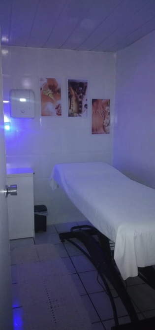 Terapeuta Cris - Massagem terapêutica e relaxante Massagem sensual em