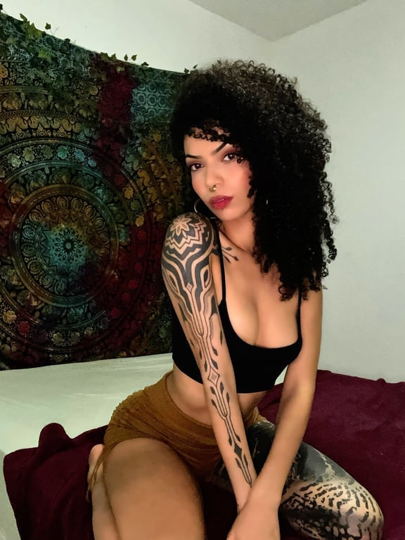 - Terapeuta Kalen Imani - Massagem