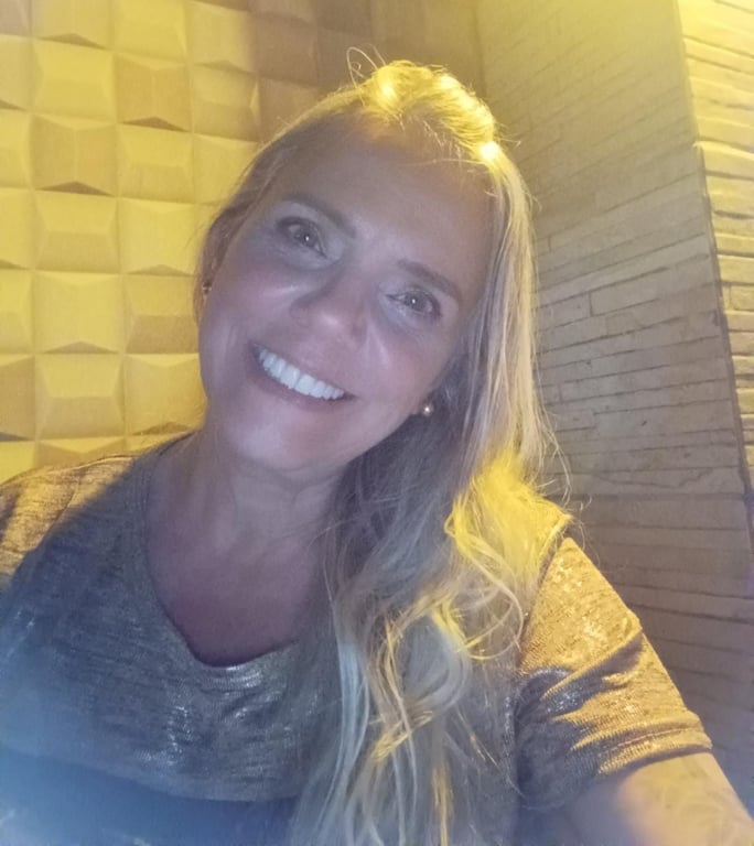 TERAPEUTA TÂNTRICA e TERAPEUTA DE MASSAGEM NURU Massagem sensual