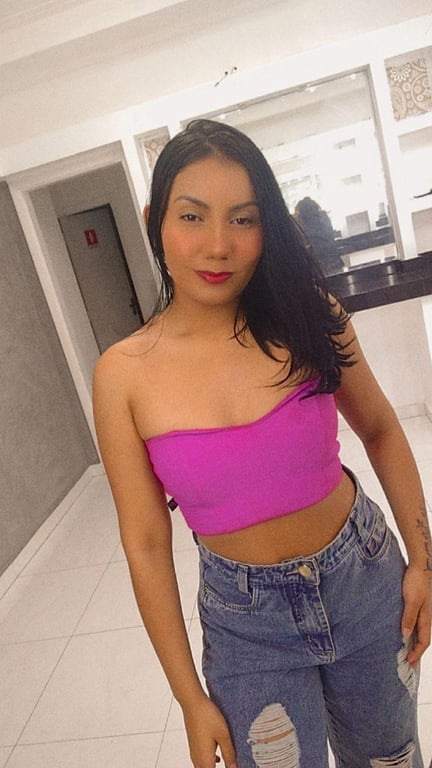 Bruninha 18 aninhos massagista profissional 