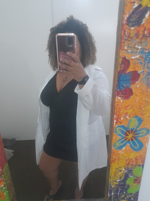 Lavinia Massoterapeuta especialista em tântrica e Nuru Massagem tântrica