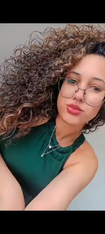  Terapeuta Fernanda O poder do toque que acalma e seduz Massagem sensual em
