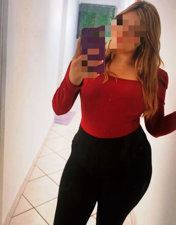 Olá queridos me chamo mia, quero te convidar a vim relaxar comigo. Massagem em