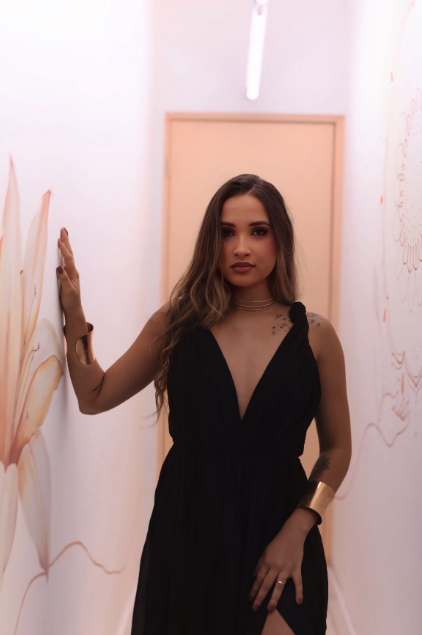 Fernanda Saanvi - Massagem Tântrica O Corpo é portal Massagem