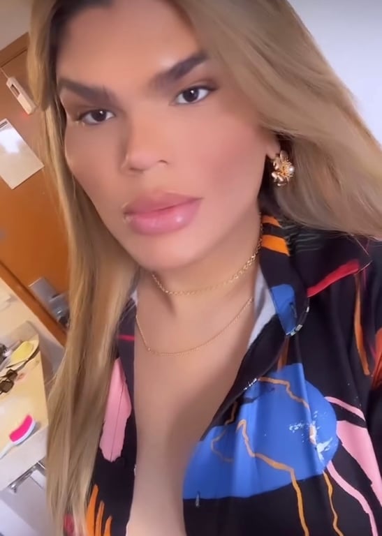 PaolaTRANS vem relaxar com uma linda trans Massagem