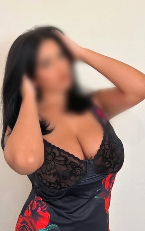 Sabrina massagista especialista em Nuru e relaxante Massagem