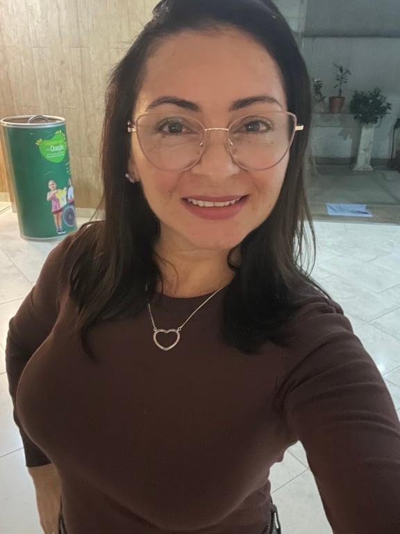 Jenna Terapeuta viver com massagem é viver melhor Massagista