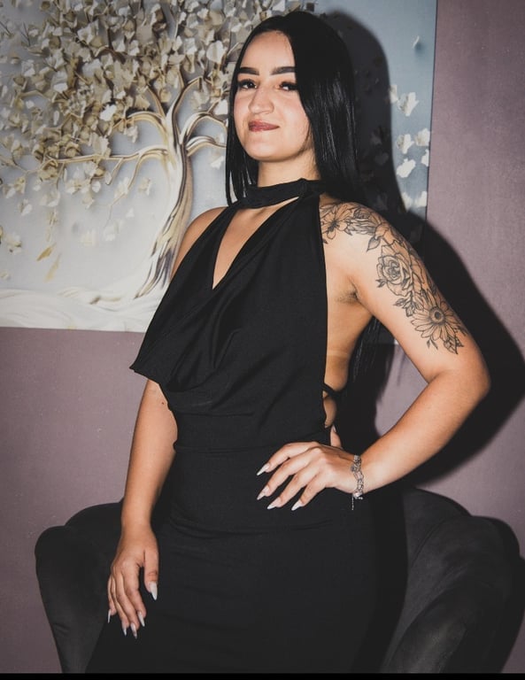 Jade - PROMOÇÃO fim do mês, atendimento até as 22 hrs, consulte! Massagem nuru em