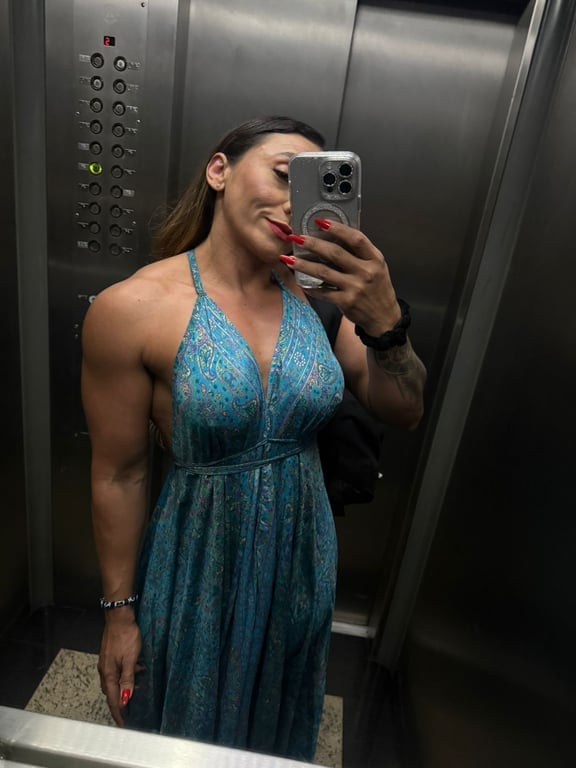 Ellen massagista especializada em técnicas tântricas e sensuais