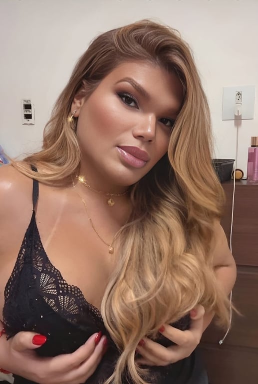 PaolaTRANS vem relaxar com uma linda trans Massagem