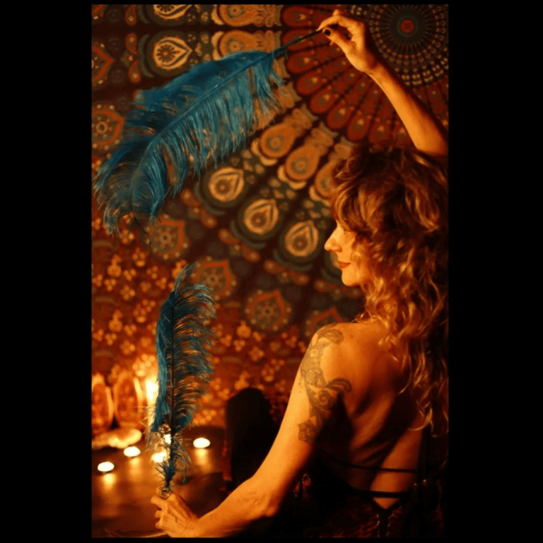 Maya Rajni Massoterapeuta Tântrica Massagem nuru em