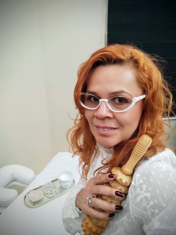 Massagem: relaxante, Nuru, sensitiva, tântrica, terapêutica e four han
